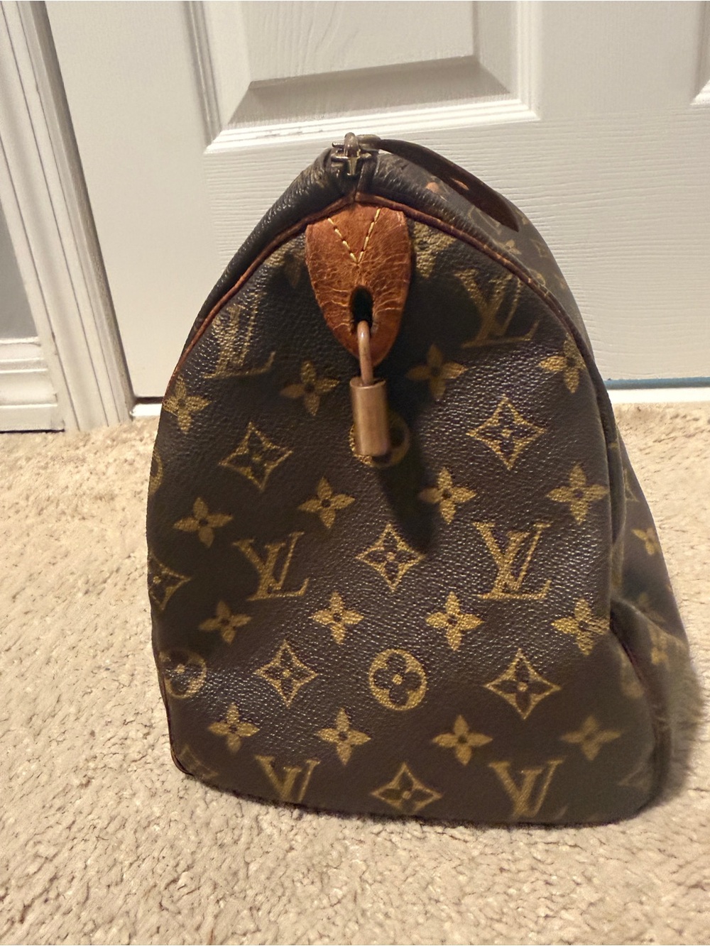 Authentic Louis Vuitton Brown Monogram Canvas Speedy 30 - Picture 4 of 10